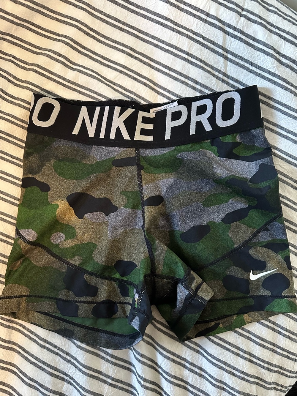 Nike Pro Camo Compression Leggings Shorts - Green & Black